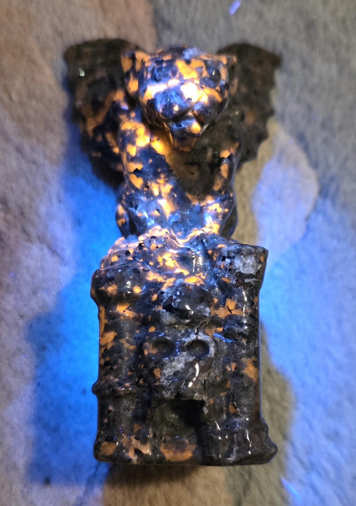 Yooperlite Gargoyle Skull with Crystal  UV Reactive Glow Night Decor Mystical Castle Sculpture for Halloween and Collecting